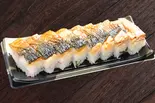 焼さば押し寿司8貫[Pressed Grilled Mackerel Sushi]（大起水産回転寿司 なノにわ店）