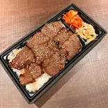 A5黒毛和牛赤身弁当(100g)（精肉店直営 焼肉 やまと アリオ亀有店）
