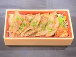 ガーリック豚トロ弁當（焼肉小町新川店）