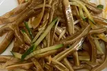 井豚仔 豚耳と長ネギの和え物（上海苑）