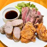 お肉のおつまみプレート(バー&ダイニング アンクルサム)