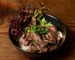 牛タン切り落とし丼（厚切り牛タン食べ放題朧まつ塚本店）