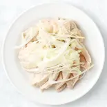 蒸し鶏の長ネギソースかけ Steamed Chicken with Green Onion Sauce(小星星餃子酒場)