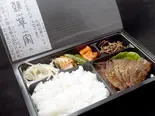 黒毛和牛A5上カルビ弁当（焼肉 雑草家）