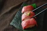 肉寿司3貫（INAGAWA STEAK）