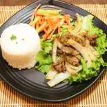 牛肉と玉ねぎ炒め丼（An An ベトナムキッチン）