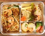 パッタイ弁当(タイの焼きそば弁当)ผัดไทยเบนโตะ（プロォーイタイ料理）