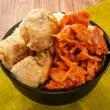 豚唐丼(ピリ辛赤たれ)（まんぷく食堂）