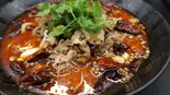 【水煮牛肉】牛バラとエノキのスパイス煮込み（薬膳しゃぶしゃぶ 小尾羊 銀座店）