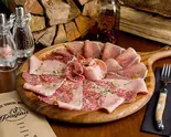イタリアンハム3種盛り合わせ(Pagina Italian fire-works +cafe 薪焼きイタリアンとワイン)