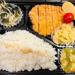 ザ、豚カツ弁当（キッチン まごころ(副菜が変更する場合があり)）