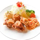 唐揚げプレート（【menu限定価格商品あり】カリーWEST百名店2020 いずみバーグ 御幣島店）