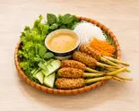 ネムルセット(ブン、野菜付き) / Set Nem Lụi (Kèm Bún, Rau)（PHUONG MART 桃谷）