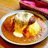 チーズ牛ハンバーグオムライス(カレー)(オムライス専門店リトルヤミー)