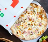 きのことベーコンのピザ（WINE＆PIZZA HACHI）