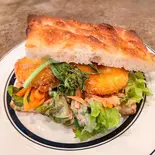 紅ズワイガニのクリームコロッケのサンドウィッチのセット（STOVE SANDWICHES）