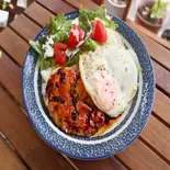 鶏ひき肉と豆腐ハンバーグのロコモコ丼(米と米粉のグルテンフリー Hoy’s Cafe)