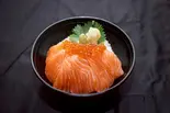 サーモンいくら丼（神戸元町すしきち）