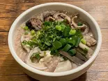 ホルモンお粥(cháo lòng )（SHINSEKAIYAKINIKU）