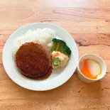 【ライスセット】とろーり温玉のハンバーグHamburger steak with hot egg and rice set(ハンバーグ専門店 | おかわりハンバーグ 新御茶ノ水駅前店)