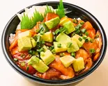 旨辛アボカ丼(110)（魚丼 北千住本店）