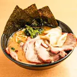 チャーシュー麵水餃子乗せ(3個) Braised pork noodles with boiled gyoza（らーめん一二三家(和田町一二三家製麺)）