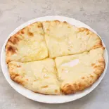 チーズナン Cheese nan（インド・ネパールレストラン RARA KITCHEN）