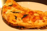 ミラノサラミとミニトマトのピザ包み焼(カルツォーネ)（TAVETALINA）