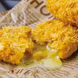 チーズたっぷりとりすきコロッケ(1個) Chicken Sukiyaki Croquette with Cheese（とり鉄 広島本通店）