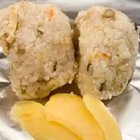 ママ手作り季節 かやくおにぎり2個（喫茶 たんぽぽ）