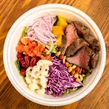 がっつりステーキのパワーサラダ（主食になるまんぷくサラダ 菜食亭）
