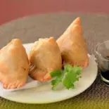 サモサ 2P Samosa 2 piece（インドネパール料理 カトマンズキッチン＆マート）