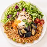 【食物繊維たっぷり】温玉茄子の十八穀米ダイエットカレー Soft-Boiled Egg ＆ Eggplant Mixed Grain Diet Curry（【低糖質・低脂質・低カロリー】ダイエットカレーLAB 大森店）
