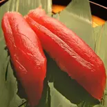 まぐろのあかみ2個(黒酢の寿司京山)