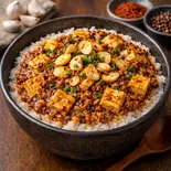 ニンニク麻婆丼（チーズと肉のタコライス✖️スムージー高円寺）
