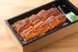 うな重弁当(上)（うなぎ四代目菊川 横浜駅ベイクォーター店）