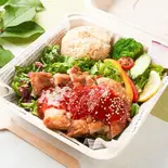 特製旨辛タレ 熟成皮なし鶏もも肉ステーキ200g Hot sauce chicken(ヘルシー&グリル マドズ 三軒茶屋店)
