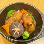 土鍋スペアリブ煮込み定食（王富貴黃燜鷄）
