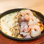 【人気No.3】広島お好み海鮮チーズ焼(イカ、海老、帆立、麺、チーズ)【マヨ】（【関西風＆広島風お好み焼き・鉄板焼き】桜家 清水店）