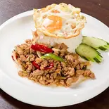 【定番】ガパオライス（ソイアーリータイ料理両国店）