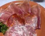 スペイン産生ハムとサラミの盛合わせ(バスク風カニグラタン専門店 カニかめ)