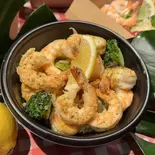 海老がたっぷり12尾【ガーリックシュリンプボウル】（FAMILY DINER shrimp house）