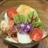 オーガニックサラダ 【トリュフドレッシング】（肉と炭火焼の本格イタリアン）