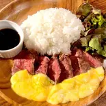 牛チーズステーキめし（肉めし食堂TAKTABLE）