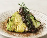 キャベツの蒸し焼きタプナードソース Grilled Cabbage with Tapenade Sauce（FLOWS GRILL | BAR 中野）