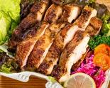 【肉1.5倍】ケイジャンチキンのサラダ【1.5CCS】（【もっちり玄米と低脂質チキン】とりげん食堂 東山町1丁目店）