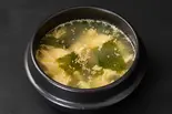 ワカたまスープ Wakame ＆ Egg Soup（ハラミステーキ丼＆ビビンバ 「ハラミ市場」 日暮里店）