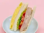グリルチキンとタマゴのペアサンド（サンドイッチハウスメルヘン 中野駅南口店）