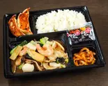 八宝菜弁当（餃子の安亭 思い出横丁新宿大本店）