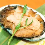 鮑の酒蒸しステーキ(ウニと白子ソースかけ)（寿司割烹 空海）